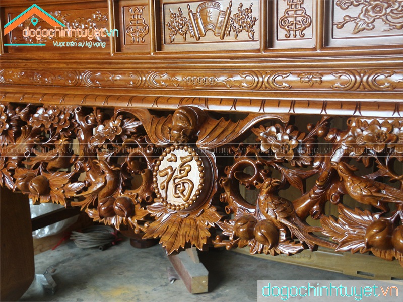 Bàn thờ gỗ Gụ tại Thái Bình